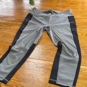 LulaRoe Rise athletic capri length leggings, XL, black/gray